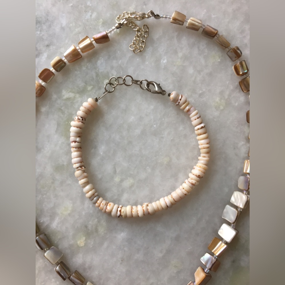 Elegant Beige Etched shell and beaded necklace and Shell anklet/bracelet 🐚🪸🌞🌼 - Picture 10 of 15